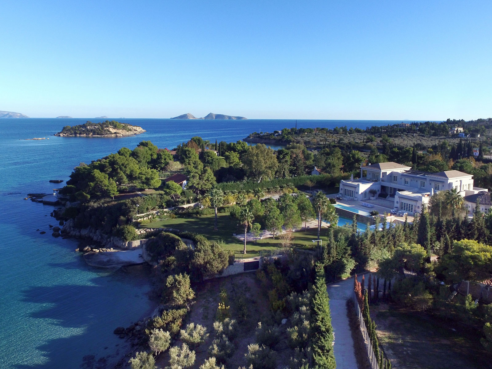 155-Villa%20Achille-43 Top Greek Islands and Mainland Regions for the Best Villa StaysIn this tour, we'll look at some of the best villa stays in Greece, each providing a distinct location for leisure, adventure, and peace. Let’s explore luxury.