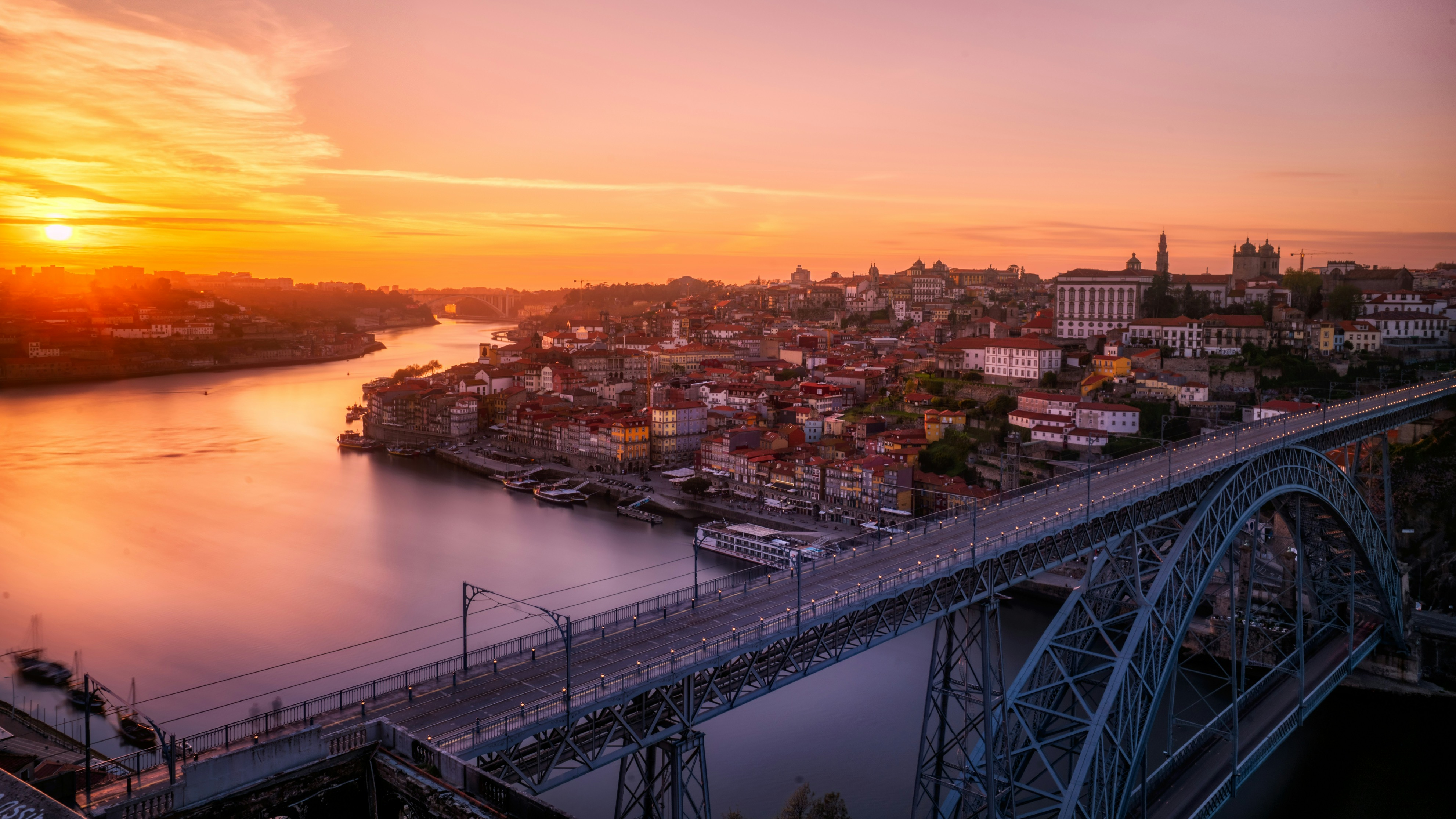 Porto Top 10 Breathtaking Places to Visit in Portugal! Sunonseasvillas, luxury villa rentals with tailor made concierge services. Carribean, Indian Ocean, Europe, Africa ... Rent our carefully selected villas.  