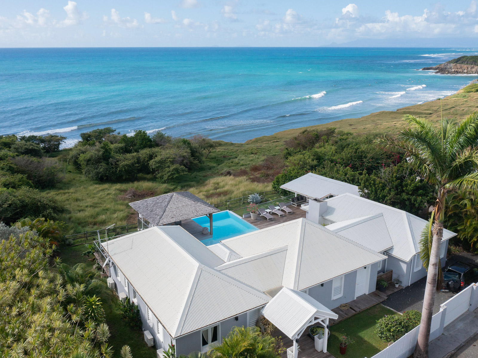 Villa%20Callais%20Prata-1 Top 10 Luxury Villas in Guadeloupe for an Unforgettable Island EscapeDiscover the top 10 luxury villas in Guadeloupe for a truly unforgettable island escape. Enjoy breathtaking views, private pools, and ultimate comfort with us.