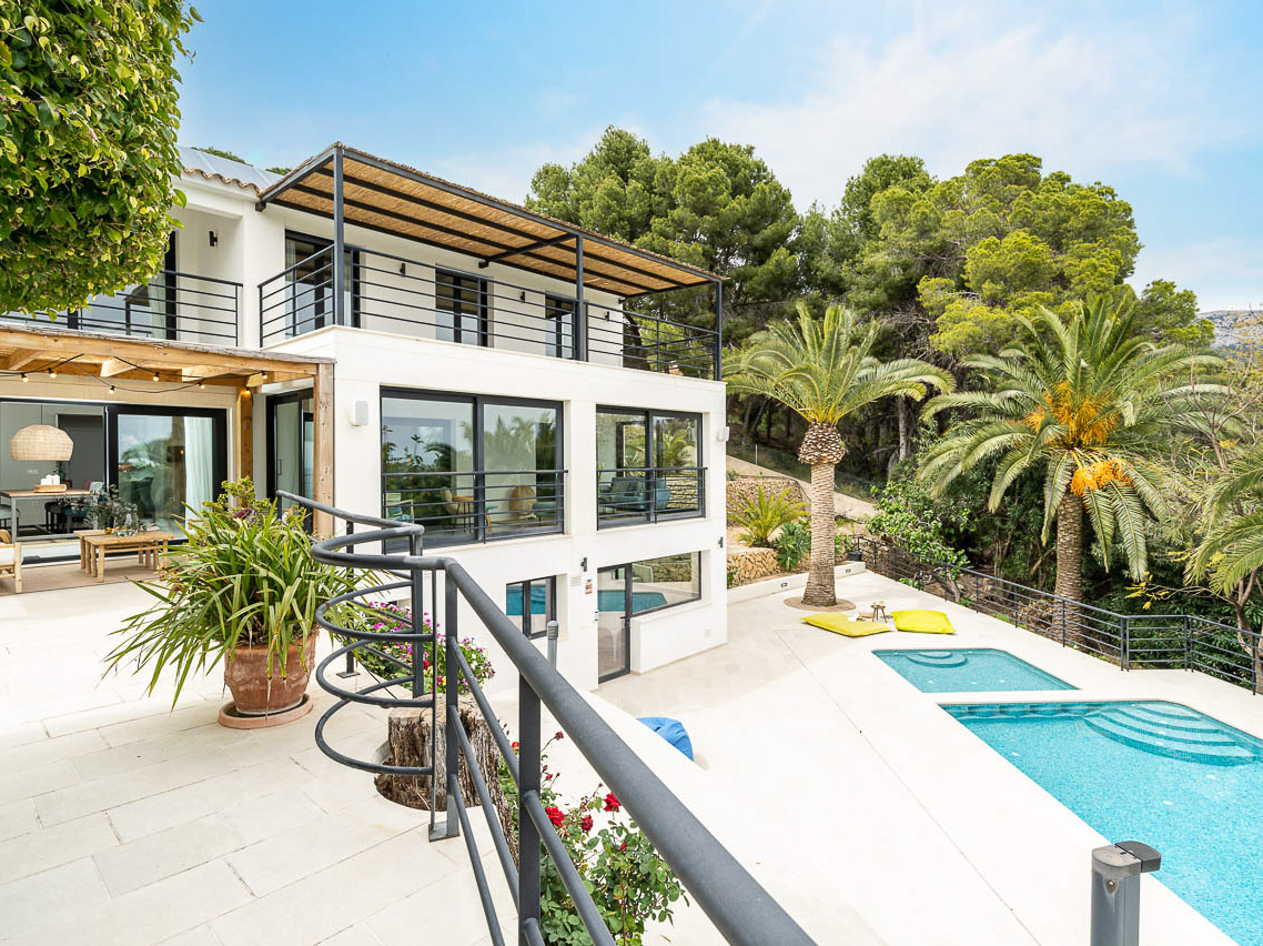 Villa%20Junquillo-3 Top 6 Villa Rental in Spain Options for a Perfect Luxury Getaway Top 6 villa rentals in Spain for a perfect luxury getaway. Experience privacy, comfort, and stunning views with Sunonseas Villas. Book now!